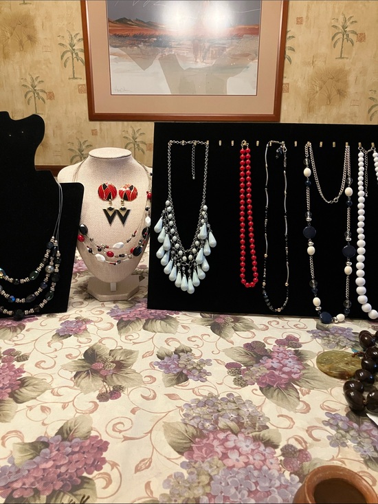 Variety Jewelry - BUNDLE SALE 7 NECKLACES AND 2 PAIRS OF PIERCED EARRINGS.